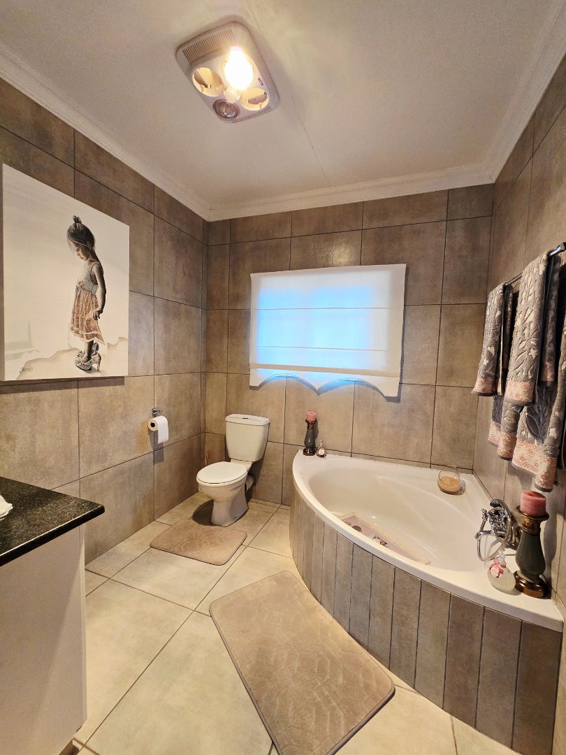 3 Bedroom Property for Sale in Flamwood North West